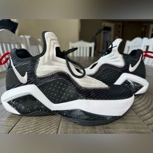 Nike LeBron Soldier Basketball Sneakers Men’s Size 8.5